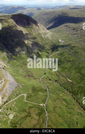 Vue aérienne de l'extrémité nord de Kirkstone pass road dans le Lake District, Cumbria, Royaume-Uni Banque D'Images