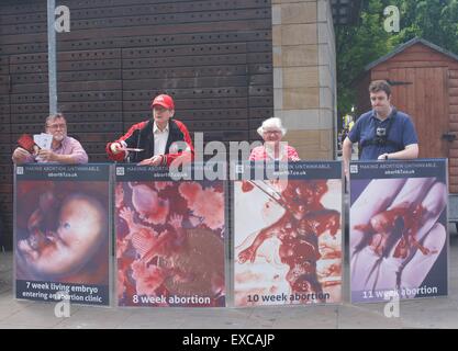 Manchester, UK. 11 juillet, 2015. Anti-Abortion protester à Manchester. Crédit : John Fryer/Alamy Live News Banque D'Images