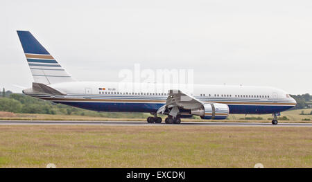 Boeing 767 Style privilège CE LZO-arrivant à l'aéroport de London-Luton LTN Banque D'Images