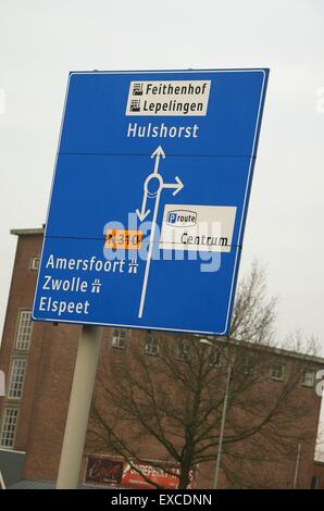 Information sur la circulation signer sur une rue principale dans la ville de Nunspeet Central Holland Gelderland Pays-Bas NL 2014 Banque D'Images