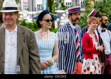 Bedford Square Gardens, Londres. 11 juillet, 2015. Aujourd'hui "l'olympiade de Chap' sera encore une fois la bienvenue et élégant l'onu-distinctement athletic à ce célèbre "célébration de l'excentricité, de l'ineptie et presse à pantalons de sport immaculée plis' Credit : Gordon 1928/Alamy Live News. Banque D'Images