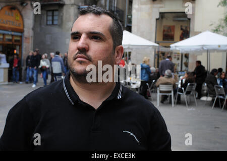 Jordi Sallent ; un de ceux qui sont touchés par l'utilisation de balles en caoutchouc à l'endroit où il a été abattu ; Bonsucces dans le square à côté de la Ramblas de Barcelone. Il a perdu un œil. L'Espagne. La violence policière. Armes dangereuses. Banque D'Images