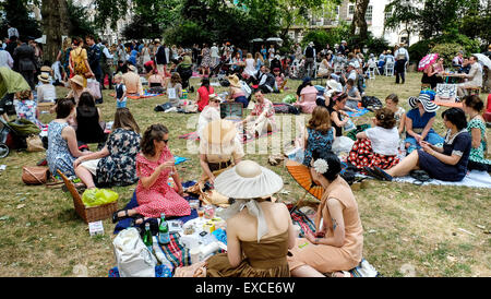 Bedford Square Gardens, Londres. 11 juillet, 2015. Aujourd'hui "l'olympiade de Chap' sera encore une fois la bienvenue et élégant l'onu-distinctement athletic à ce célèbre "célébration de l'excentricité, de l'ineptie et presse à pantalons de sport immaculée plis' Credit : Gordon 1928/Alamy Live News. Banque D'Images