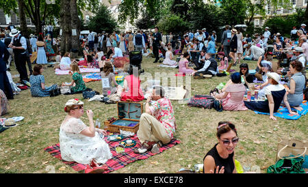 Bedford Square Gardens, Londres. 11 juillet, 2015. Aujourd'hui "l'olympiade de Chap' sera encore une fois la bienvenue et élégant l'onu-distinctement athletic à ce célèbre "célébration de l'excentricité, de l'ineptie et presse à pantalons de sport immaculée plis' Credit : Gordon 1928/Alamy Live News. Banque D'Images