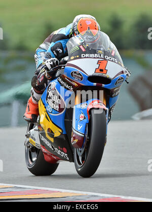 Hohenstein-Ernstthal, Allemagne. 11 juillet, 2015. Moto GP rider espagnol Tito Rabat de PAR EXEMPLE 0, 0 de l'équipe Marc VDS en action pendant la course de qualification au Sachsenring Hohenstein-Ernstthal en circuit, Allemagne, 11 juillet 2015. Le Grand Prix Moto d'Allemagne aura lieu à cet endroit le 12 juillet. Photo : Nicole Becker/dpa/Alamy Live News Banque D'Images