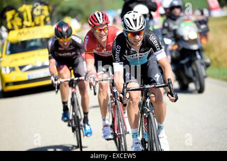 Rennes, France. 11 juillet, 2015. Tour de France en vélo, l'étape 8. Rennes à Mur de Bretagne. Bartosz HUZARSKI d Bora-Argon 18, GOLAS Michal de Etixx - Quick Step et Tony GALLOPIN de Lotto Soudal à diriger le groupe d'Action Crédit : Plus Sport/Alamy Live News Banque D'Images