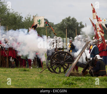 Tewkesbury, Gloucestershire, Royaume-Uni 11 Juillet 2015. Tewkesbury Fête médiévale. Crédit tir du canon : Ian Thwaites/Alamy Live News Banque D'Images