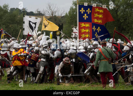 Tewkesbury, Gloucestershire, Royaume-Uni 11 Juillet 2015. Tewkesbury Fête médiévale. La bataille des soldats Crédit : Ian Thwaites/Alamy Live News Banque D'Images