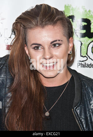 Bala Cynwyd, Pennsylvania, USA. 10 juillet, 2015. Lyndsey 'Lynn' Gunnulfsen Gunn de rock alternatif américain PVRIS pose à Radio 145,5 millions aujourd''s Performance Theatre le 10 juillet 2015 à Bala Cynwyd, Pennsylvania, United States. Crédit : Paul Froggatt/Alamy Live News Banque D'Images