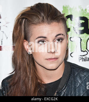 Bala Cynwyd, Pennsylvania, USA. 10 juillet, 2015. Lyndsey 'Lynn' Gunnulfsen Gunn de rock alternatif américain PVRIS pose à Radio 145,5 millions aujourd''s Performance Theatre le 10 juillet 2015 à Bala Cynwyd, Pennsylvania, United States. Crédit : Paul Froggatt/Alamy Live News Banque D'Images