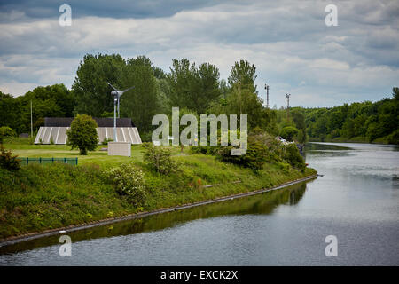 Runcorn est une ville industrielle et port du fret à Halton, Cheshire, Royaume-Uni. Photo Wigg Island, également connu sous le nom de communauté de l'Île Wigg Banque D'Images