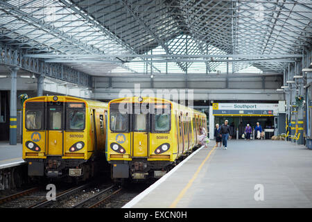 Images autour de Southport Southport la photo de classe 508 et 507 merseyrail les trains de la ligne de Liverpool a été construit à l'i Banque D'Images