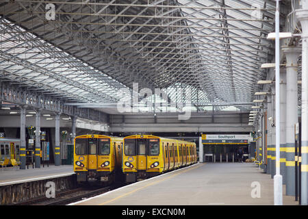 Images autour de Southport Southport la photo de classe 508 et 507 merseyrail les trains de la ligne de Liverpool a été construit à l'i Banque D'Images