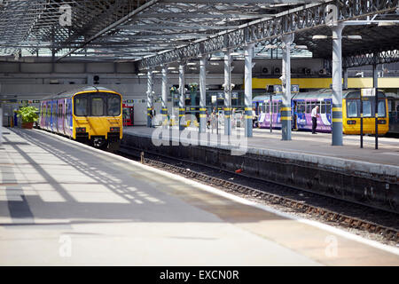 Images autour de Southport Southport la photo de classe 508 et 507 merseyrail les trains du lundi au samedi, patron de services ge Banque D'Images