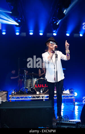 Cornbury Music Festival, Chadlington, Oxford. 11 juillet 2015. Lulu joue sur deux jours de l'un des plus grands festivals de l'Oxfordshire, qui cette année dispose de Tom Jones, Razorlight et Chas et Dave. Photo : Andrew Walmsley/Alamy Live News Banque D'Images