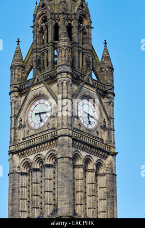 Close-up of manchester town hall extérieur tour de l'Horloge Horloge chiffres romain gothique temps numéros UK Grande-bretagne Britis Banque D'Images