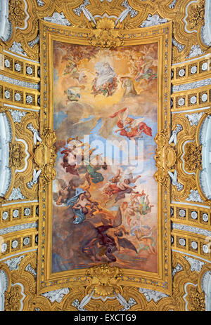 Roem - La fresque de la chute de l'Rebelious Anges sur la voûte de nef Brandi dans la basilique dei Santi Ambrogio e Carlo Banque D'Images