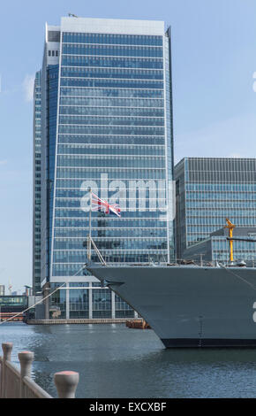 La partie avant de la frégate HMS St Albans dans le West India docks à Londres Banque D'Images