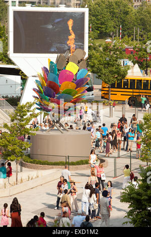 Un chaudron installé à la base de la Tour du CN pour les Jeux panaméricains de 2015 à Toronto , Canada Banque D'Images