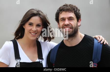 Kelvin Fletcher et Verity Rushworth laisser BBC Broadcasting House comprend : Verity Rushworth, Kelvin Fletcher Où : London, Royaume-Uni Quand : 11 mai 2015 Banque D'Images