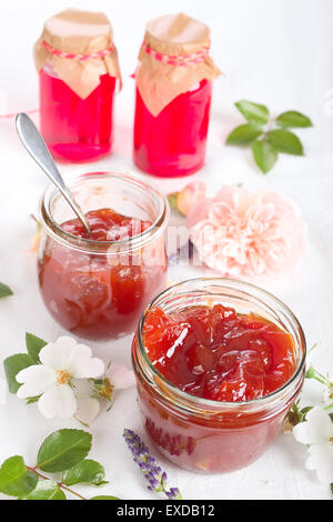 Gelée de rose musquée fait maison dans le jar Banque D'Images