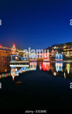 Lumières de Noël Mousehole, Cornwall, UK Banque D'Images