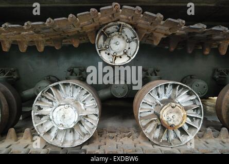 Bovington Tank Museum, Dorset, Royaume-Uni, Vintage Tank Wheels. Banque D'Images