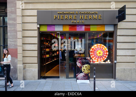 Pierre Herme, macarons et chocolat store shop, le quartier juif, Le Marais, Paris, France. Banque D'Images