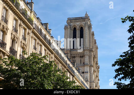 Les clochers de la cathédrale Notre-Dame dans le quatrième arrondissement de Paris, l'Ile de la Cité, Paris. La France. Banque D'Images