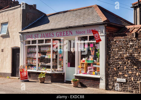 Sweet Shop à un St James Green, Southwold, Suffolk, Angleterre Banque D'Images