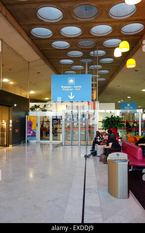 Gate vers la zone de récupération des bagages et sortir à Charles de Gaulle, aéroport, Paris, France. Banque D'Images