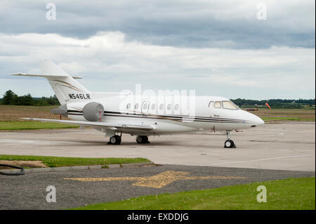 Ratheron Hawker 100 stationné à l'aéroport d'Inverness en Ecosse Highland. 9939 SCO. Banque D'Images