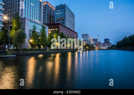 Scène de nuit de Babasakibori Kokyogaien,Jardins,National,Chiyoda-Ku Tokyo, Japon Banque D'Images