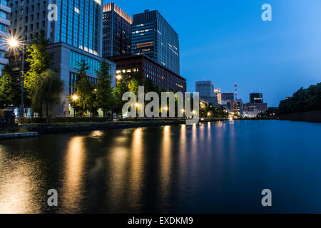 Scène de nuit de Babasakibori Kokyogaien,Jardins,National,Chiyoda-Ku Tokyo, Japon Banque D'Images