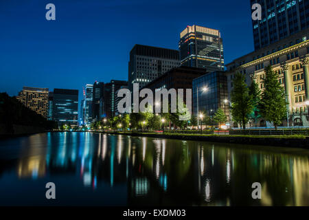 Scène de nuit de Babasakibori Kokyogaien,Jardins,National,Chiyoda-Ku Tokyo, Japon Banque D'Images