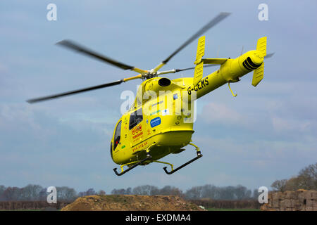 McDonnell Douglas MD900 Explorer G-CEMS le décollage de Breighton Airfield Banque D'Images