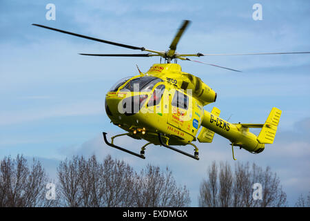 McDonnell Douglas MD900 G-CEMS à l'atterrissage à Breighton Airfield Banque D'Images