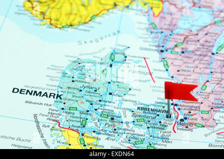 Copenhague épinglée sur une carte de l'Europe Banque D'Images