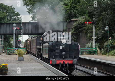 BR 4MT Standard 76084 machine à vapeur entrant dans la station de Sheringham sur le chemin North Norfolk Banque D'Images