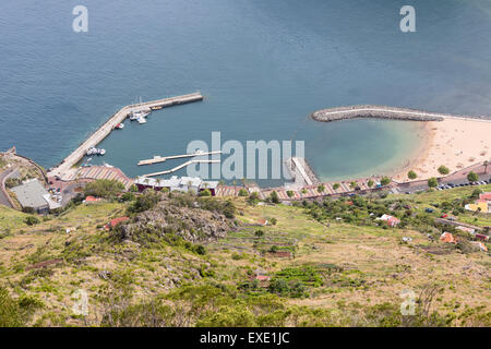 Vue aérienne de Canical Harbour à l'île de Madère, Portugal Banque D'Images