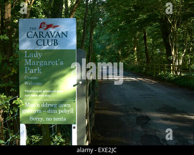 La route vous amène à Lady Margaret's Park à Chirk un caravan club site dans le pays de Galles UK Banque D'Images