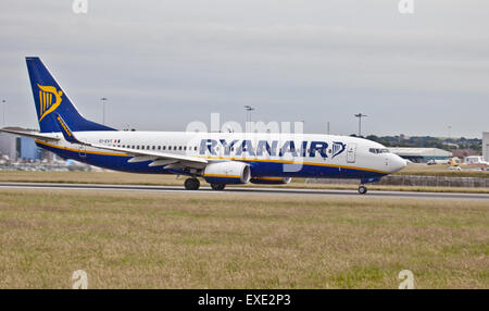 Ryanair Boeing 737 EI-EVT décollant London-Luton Airport N Banque D'Images