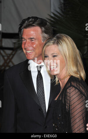 LOS ANGELES, CA - le 22 janvier 2011 : Olivia Newton-John & mari John Easterling au 2011 G'DAY USA Black Tie Gala au Hollywood Palladium. Banque D'Images