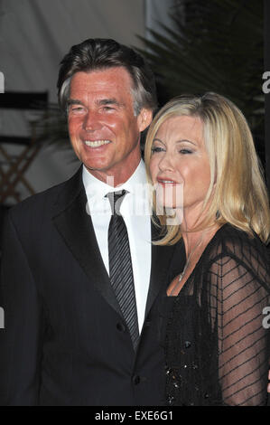 LOS ANGELES, CA - le 22 janvier 2011 : Olivia Newton-John & mari John Easterling au 2011 G'DAY USA Black Tie Gala au Hollywood Palladium. Banque D'Images