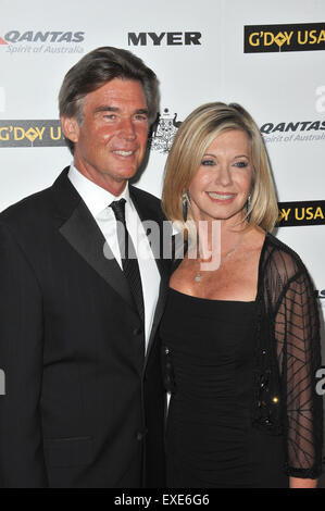 LOS ANGELES, CA - le 22 janvier 2011 : Olivia Newton-John & mari John Easterling au 2011 G'DAY USA Black Tie Gala au Hollywood Palladium. Banque D'Images