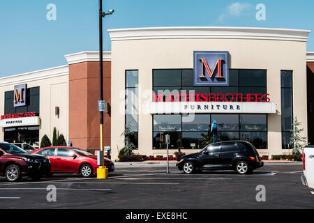 L'extérieur avant de Mathis Brothers magasin de meubles à Oklahoma City, Oklahoma, USA. Banque D'Images