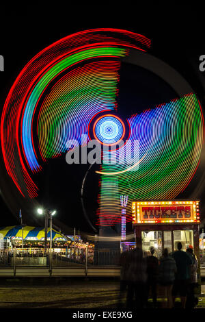 L'exposition longue nuit photographie de la Ride à la kamikaze juste au nord-est de la Floride Callahan, en Floride. Banque D'Images