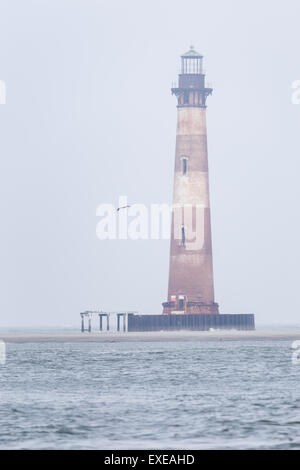 Morris Island Lighthouse dans le brouillard, Charleston, Caroline du Sud Banque D'Images