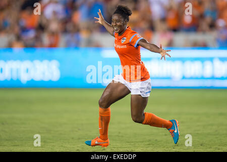 Houston, Texas, USA. 12 juillet, 2015. Tiffany McCarty Houston Dash en avant (12) célèbre son but durant la 2e moitié d'un jeu entre l'avancée NWSL Houston Dash et le Chicago Red Stars au stade BBVA Compass à Houston, TX, le 12 juillet, 2015. © Trask Smith/ZUMA/Alamy Fil Live News Banque D'Images