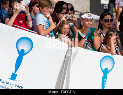 Karlovy Vary, République tchèque. 11 juillet, 2015. Atmosphère au cours de la 50e Festival International du Film de Karlovy Vary, République tchèque, le 11 juillet 2015. © Vit Simanek/CTK Photo/Alamy Live News Banque D'Images